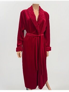 Jasmine Rose Red Velvet Shawl Collar Robe Women’s Size Medium Housecoat Belted